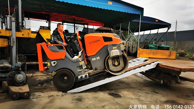 密云“铝”行安全，稳收每一粒——收割机铝合金爬梯安全使用全攻略